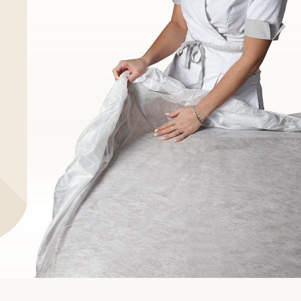 Elastični prekrivač za krevet od netkanog materijala